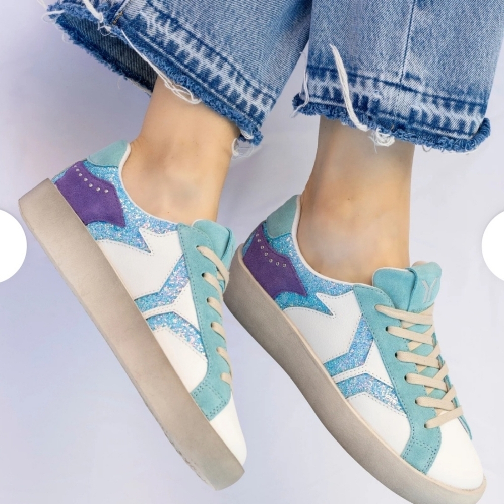 C.O.B.Play Womens Leather Sneaker in retro blue with glitter wing